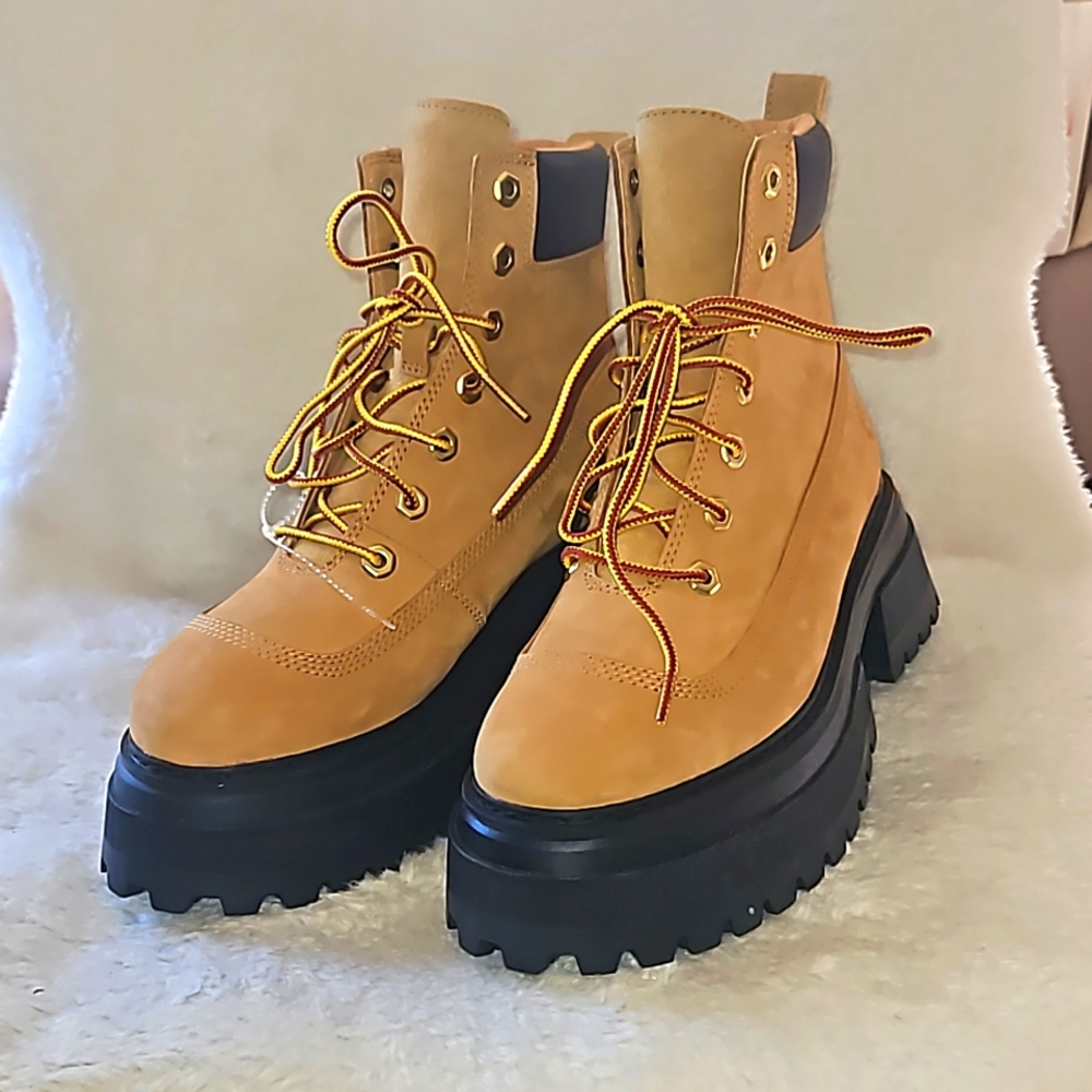 Timberland Women Sky 6-Inch Lace Up Boot Size 7.5 Wheat Nubuck